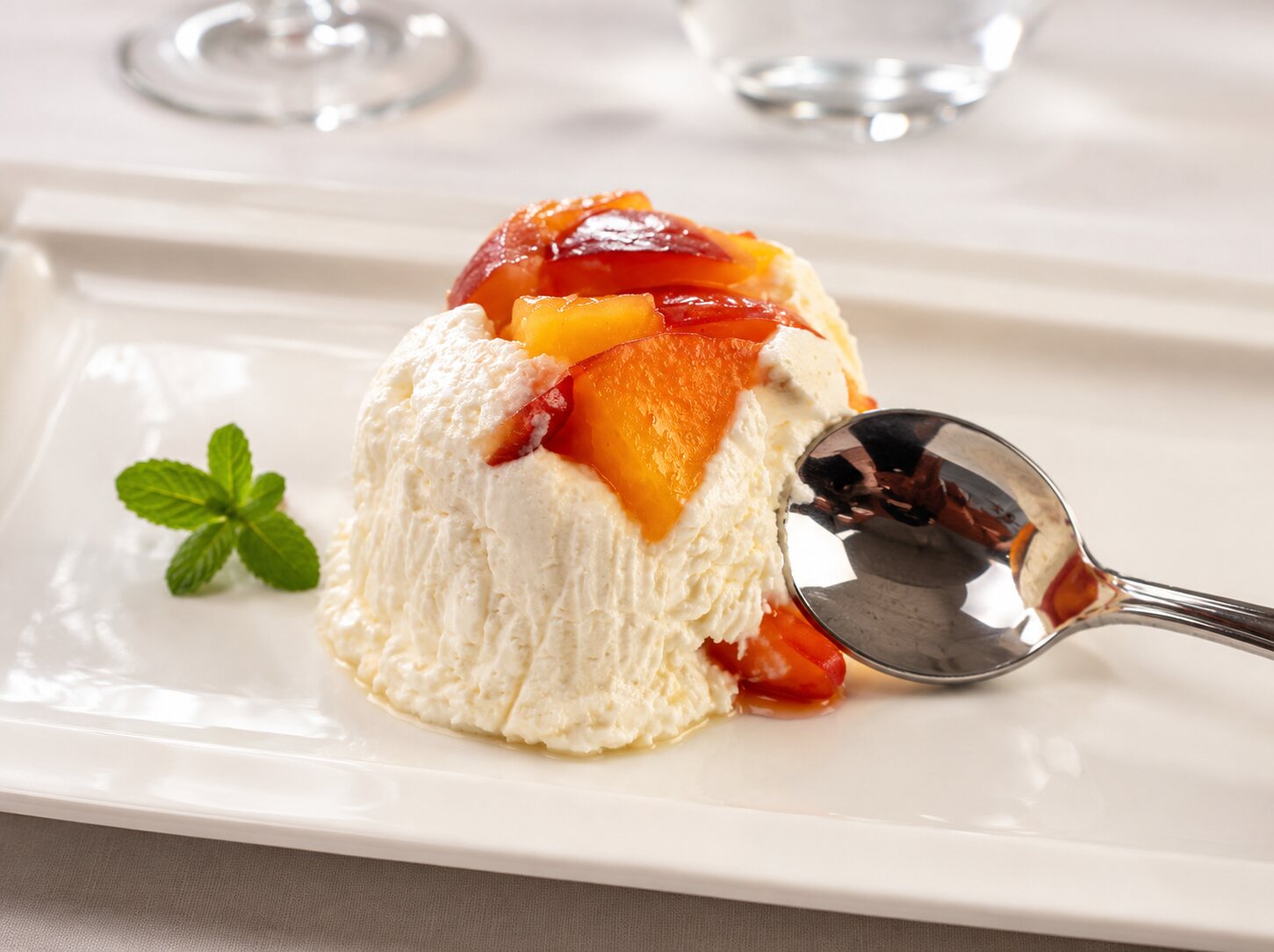 Semifreddo con frutta caramellata